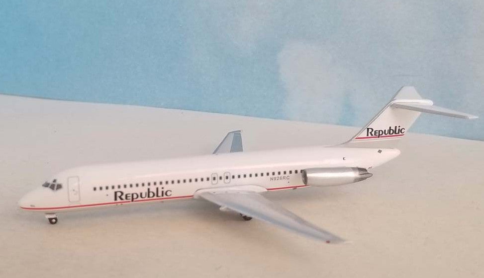 1:400 AeroClassics Republic McDonnell Douglas DC-9-32 Airplane Diecast Model
