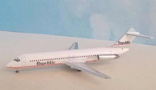 1:400 AeroClassics Republic McDonnell Douglas DC-9-32 Airplane Diecast Model