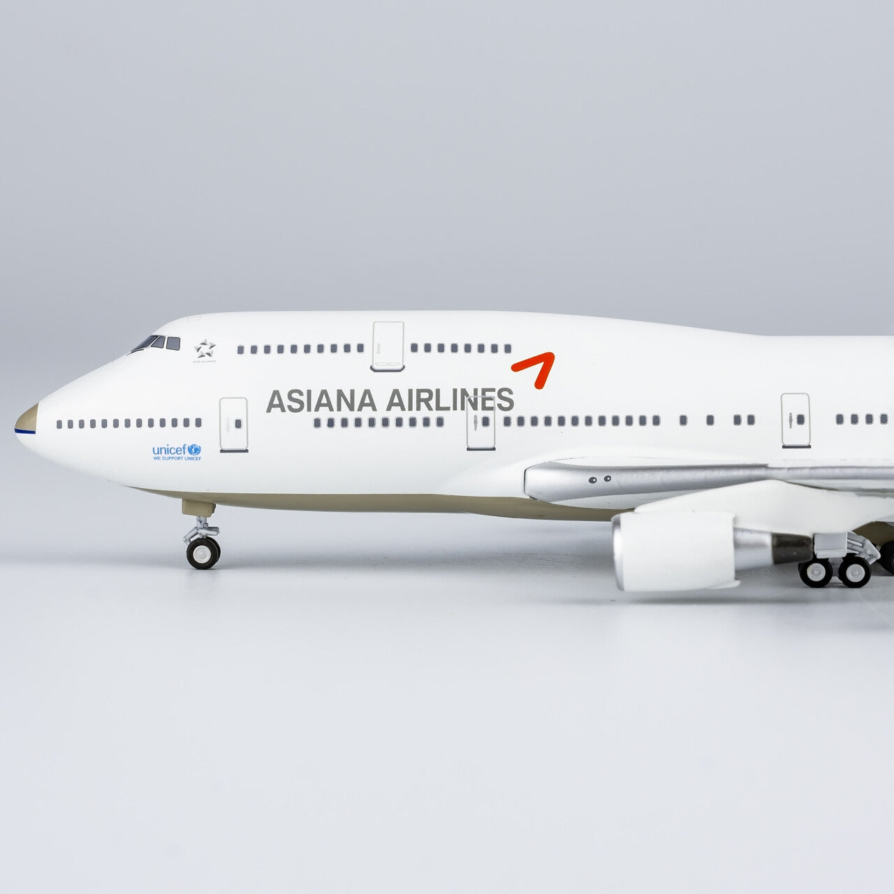 1:400 NG models Asiana Plane Boeing 747-400M Diecast Aircraft Model