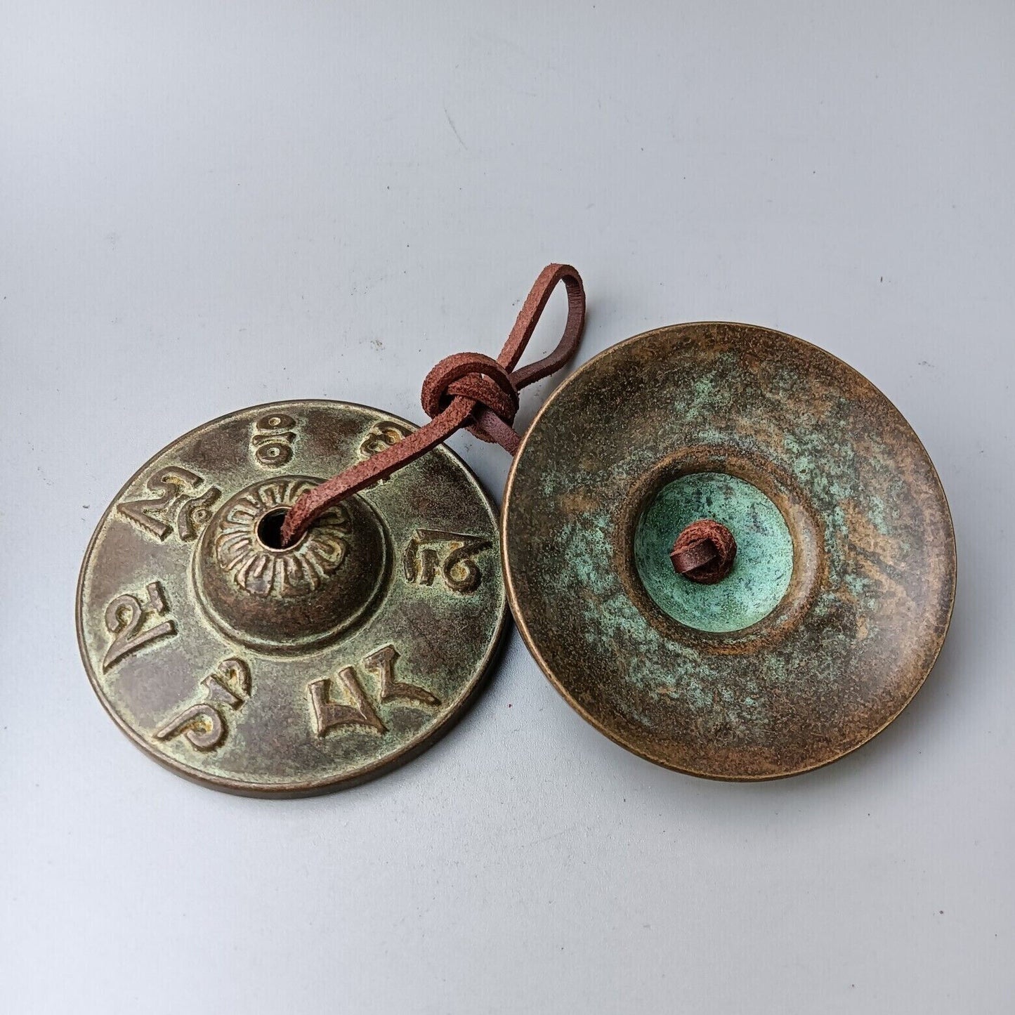 Laotong's Om mani padme hum rings the bell