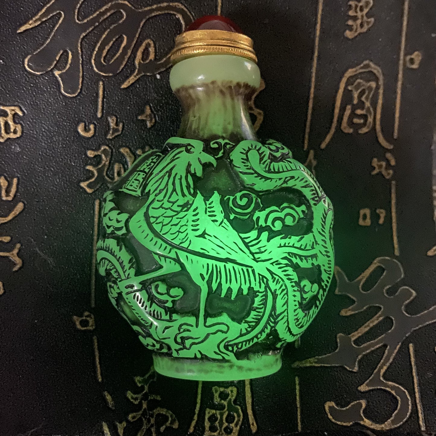 Ancient Chinese beautifully carved dragon and phoenix luminous snuff bottle