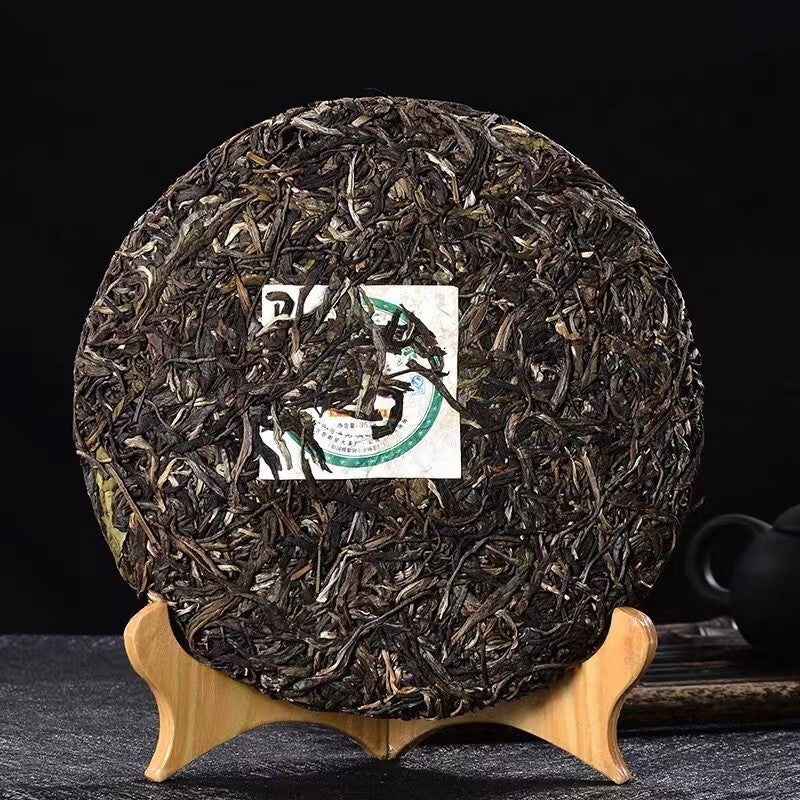 2015 CHINA Menghai qizi puer tee,Golden Peacock Arbor,Raw Pu-erh Tea Cake, 357g