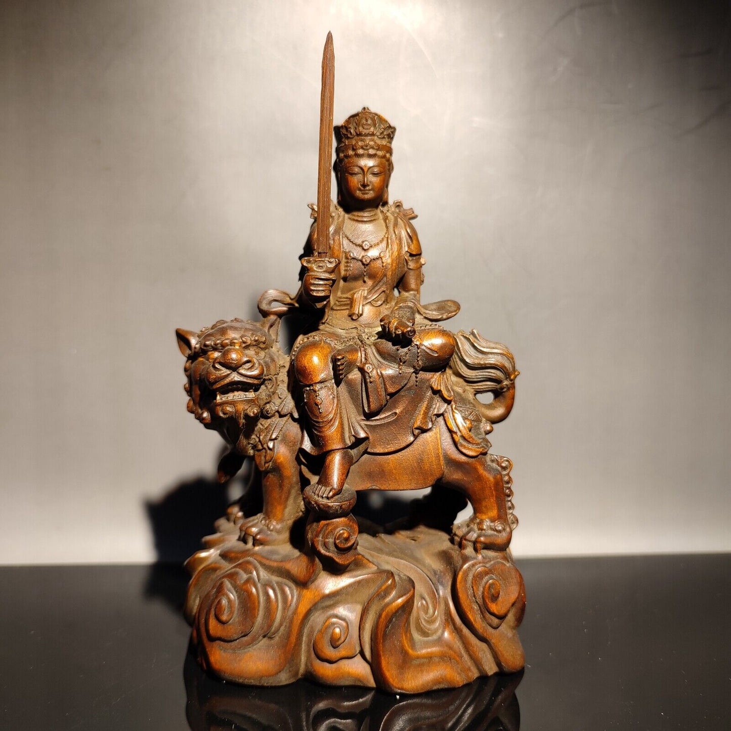vintage wooden ornaments Wood carving Buddhism Maňjuśrī bodhisattva lion statue