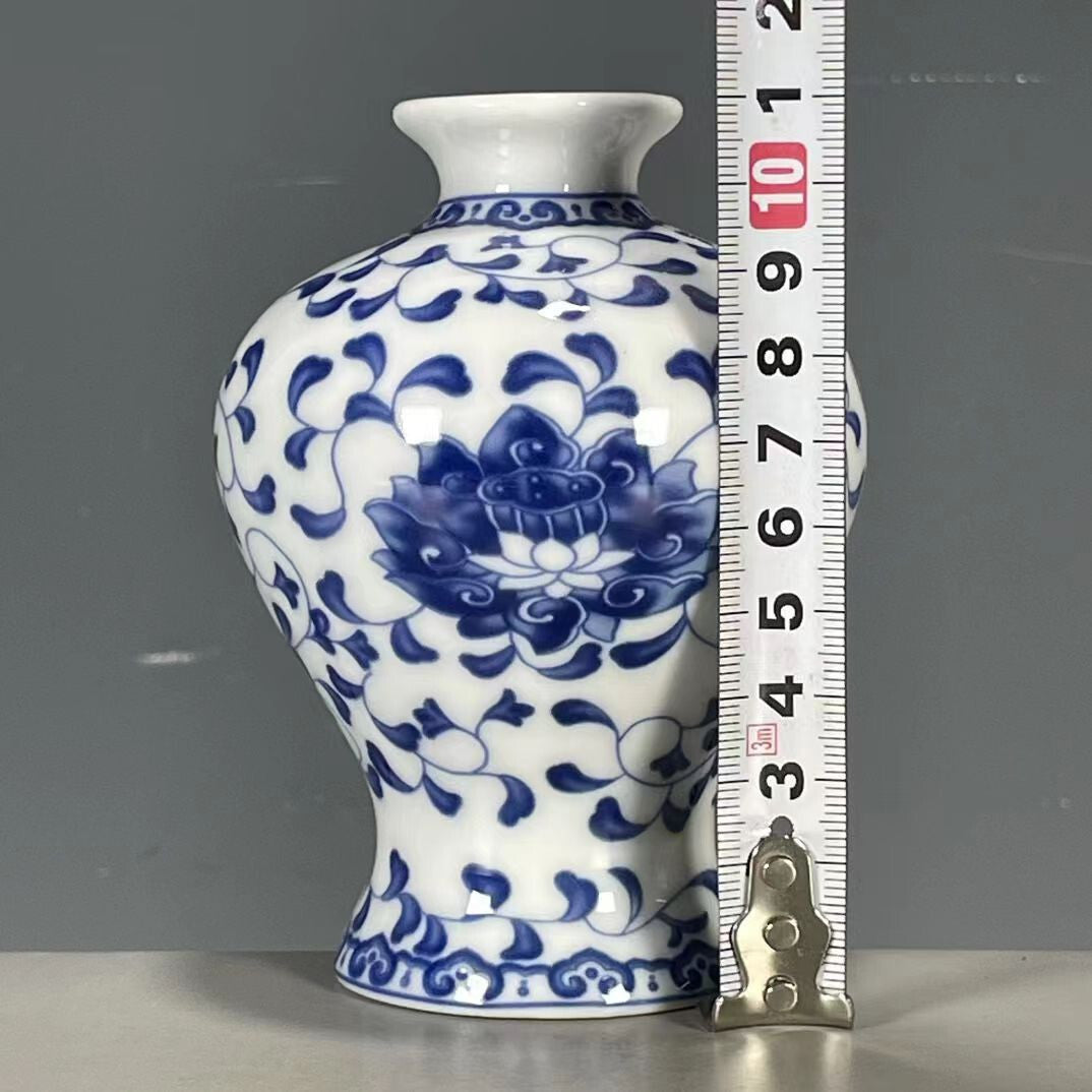 New Exquisite Chinese Porcelain Blue and White Porcelain Flower Pattern Vase
