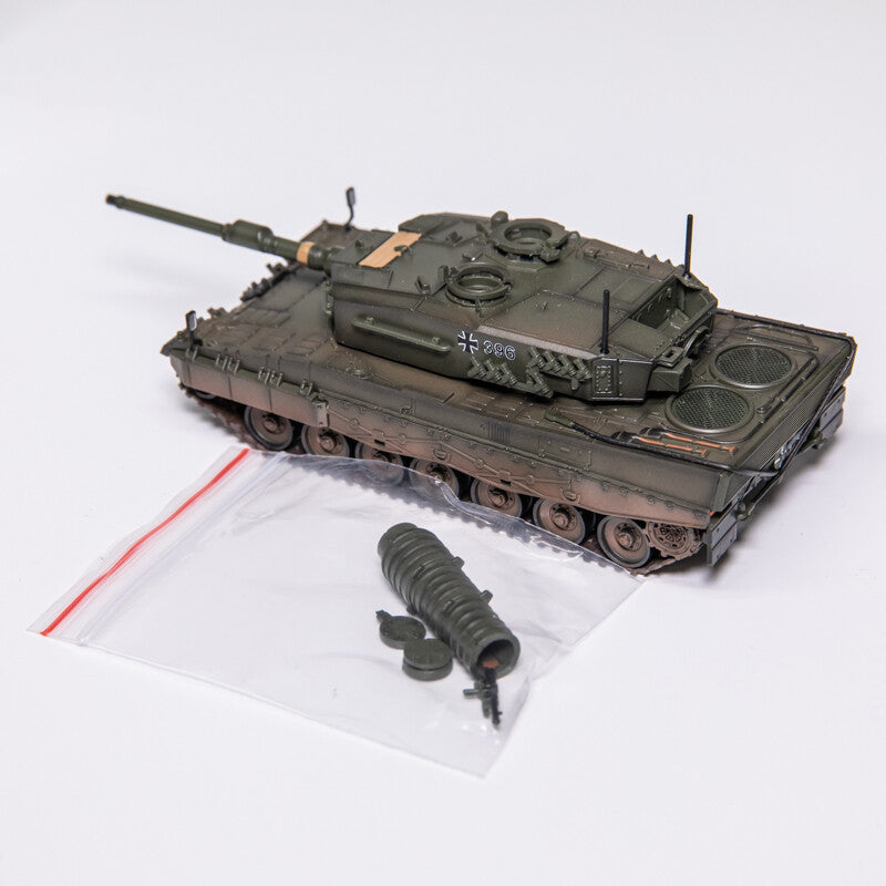 Panzerkampf 1/72 12226PD German Leopard 2A4 Main Battle Tank Model Ornament
