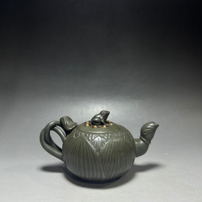 Chinese Yixing Zisha Clay Handmade Exquisite Teapot（青蛙莲子壶 底款：蒋蓉）