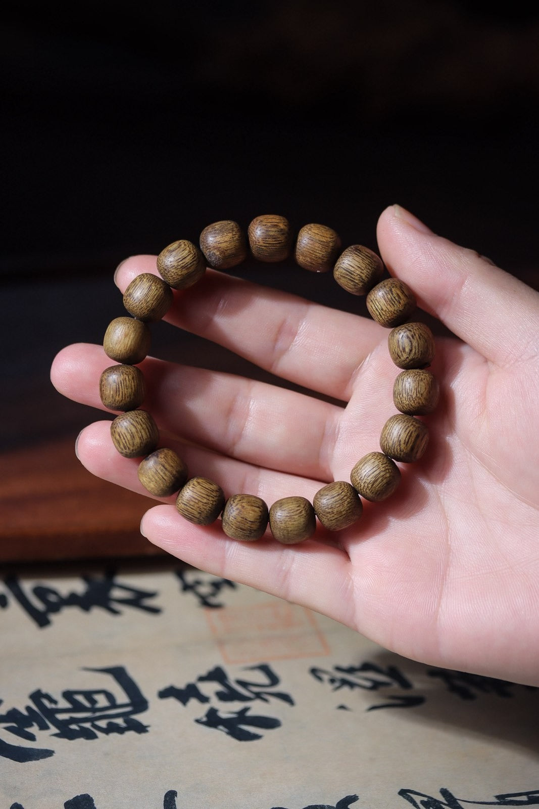 10mm Chinese Natural Eaglewood Handmade Exquisite Bracelets 31169