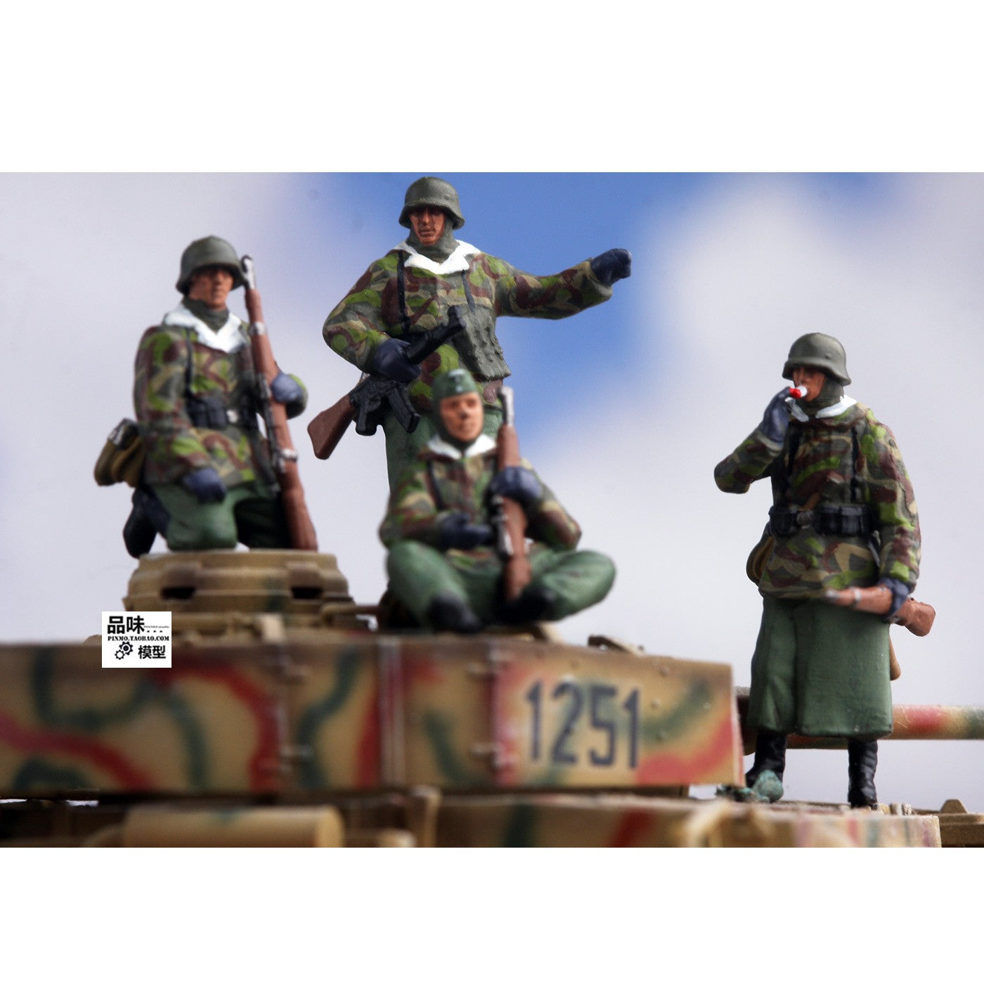 1/72 Homemade German Armored Tank Bombardier 4pcs Soldier Finished Colored Model