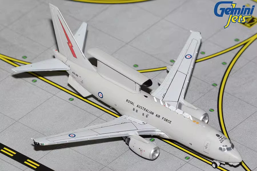 1:400 GeminiJets SOUTHWEST BOEING 737 MAX8 Passenger Airplane Diecast Model