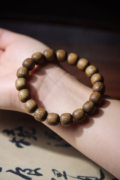 10mm Chinese Natural Eaglewood Handmade Exquisite Bracelets 31169