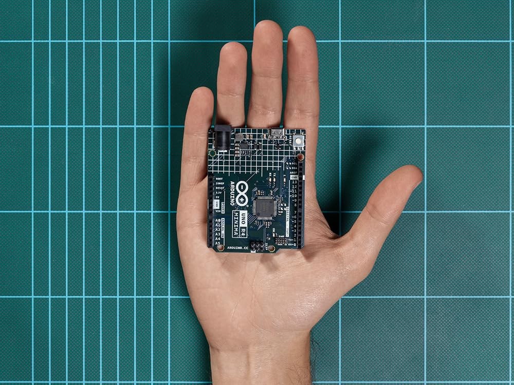 Arduino UNO R4 Minima - Renesas RA4M1 - USB-C, CAN, DAC (12 bit), OP AMP, SWD...