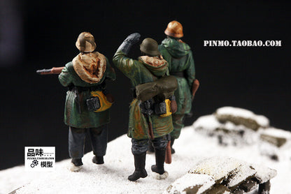1/72 German Winter Soldier Model with 3 Soldiers