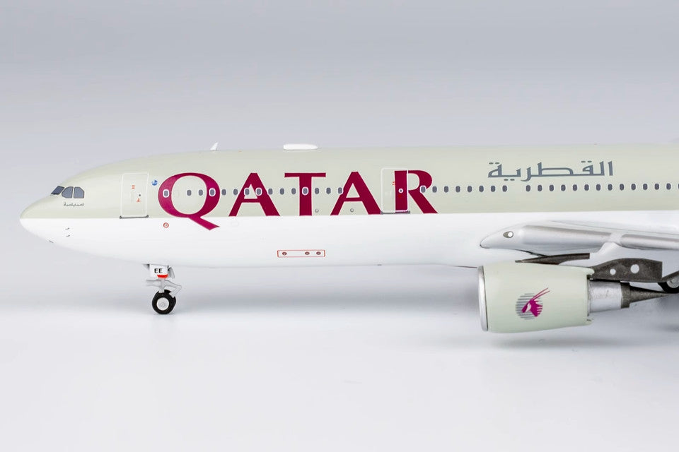 1:400 NG Model QATAR AIRBUS A330-300 Passenger Aircraft Diecast Airplane Model