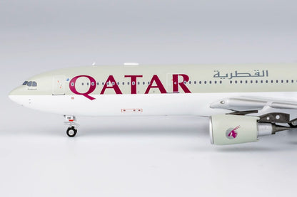 1:400 NG Model QATAR AIRBUS A330-300 Passenger Aircraft Diecast Airplane Model