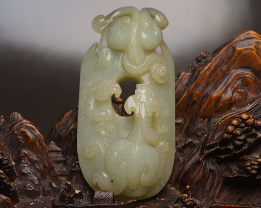 China Natural Hetian Jade Hand Carved Dragon Statue Lucky Pendants Jewelry Gift