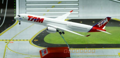 1:200 33CM JC WINGS TAM AIRBUS A350-900 Passenger Airplane Diecast Plane Model