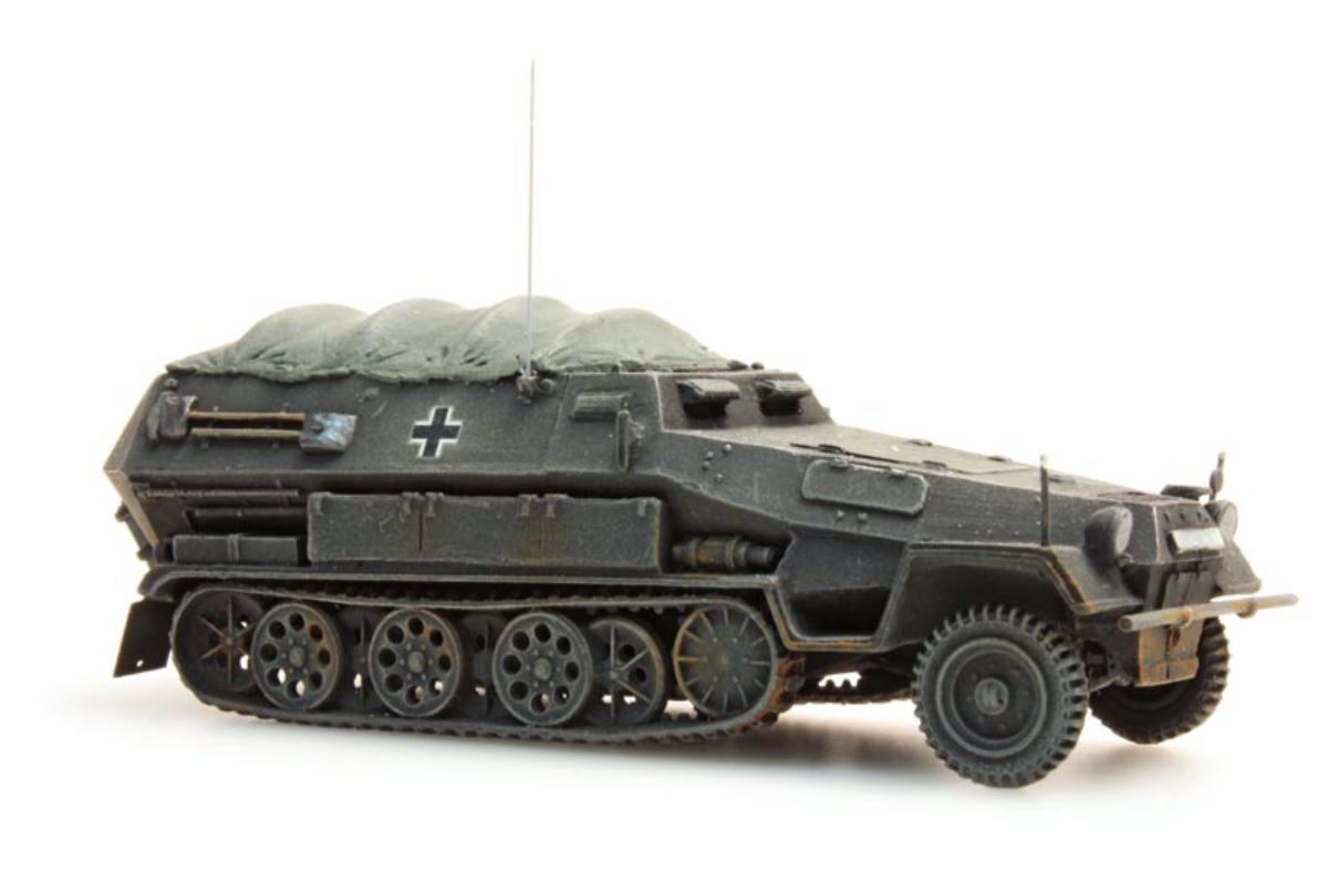 ARTITEC WWII GERMAN Sd.Kfz. 251/8B with tarpaulin gray 1/87 FINISHED MODEL TANK