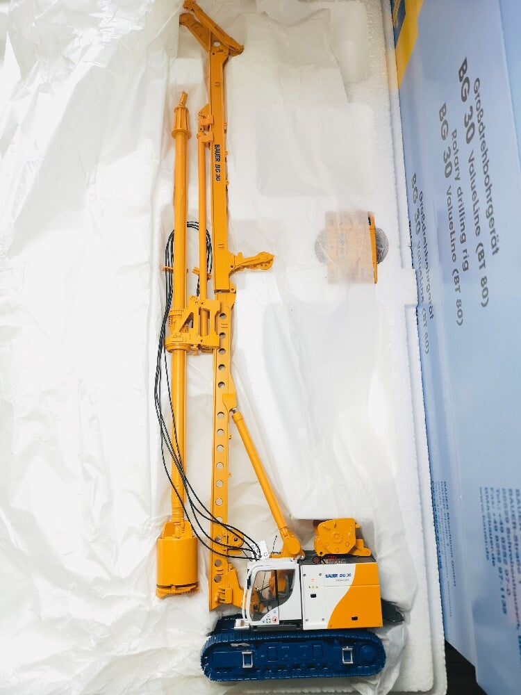 1:50 Bauer Drilling Rig BG30 Equipment Drilling Rig Construction Diecast Model