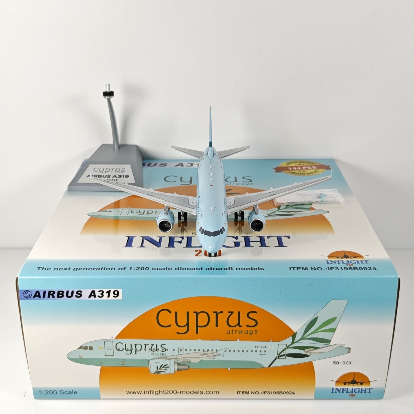 1:200 InFlight Cyprus airways Airbus A319 Passenger Airplane Diecast Plane Model