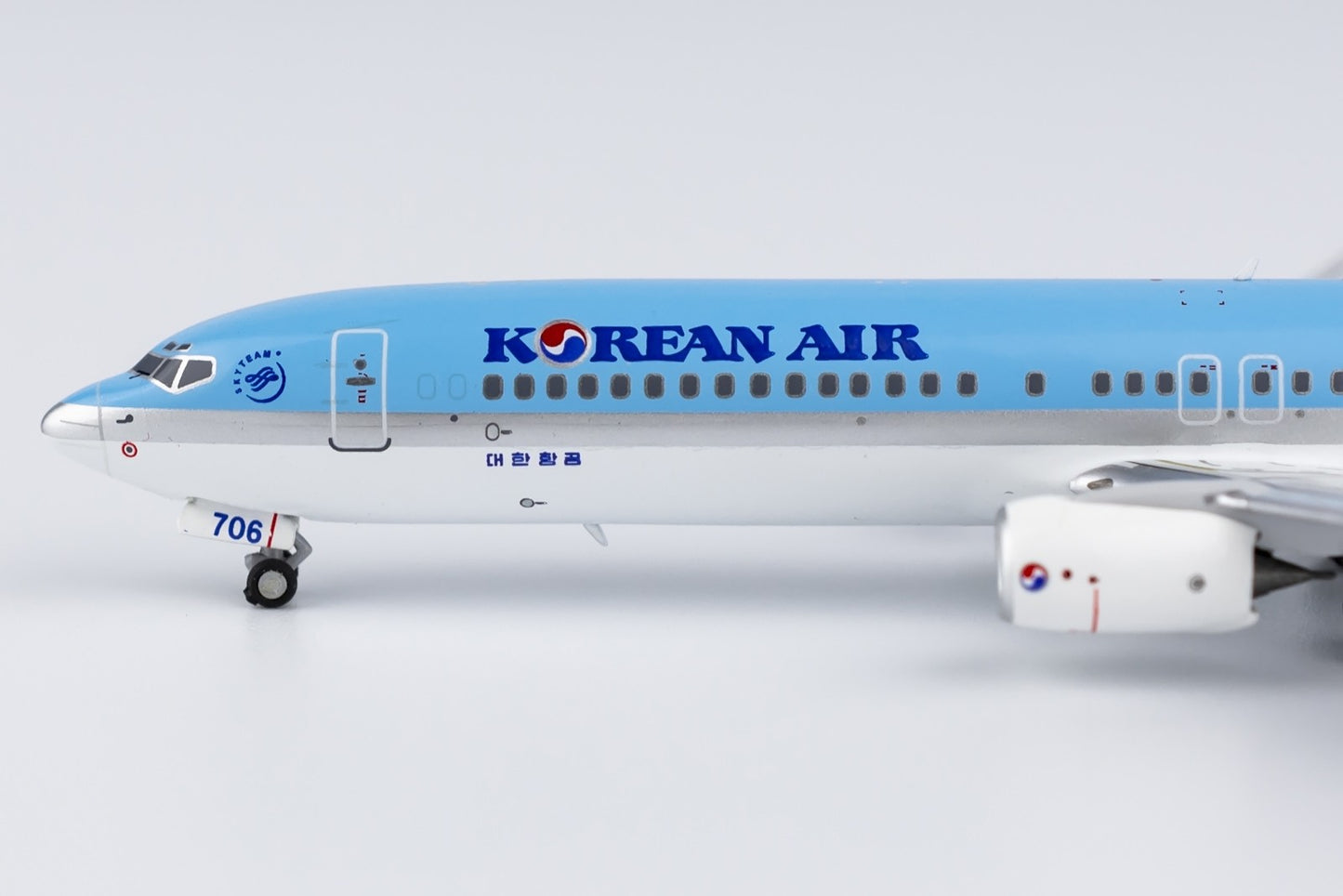 1:400 NGmodels Korean Air Boeing 737-900 Passenger Airplane Diecast Plane Model