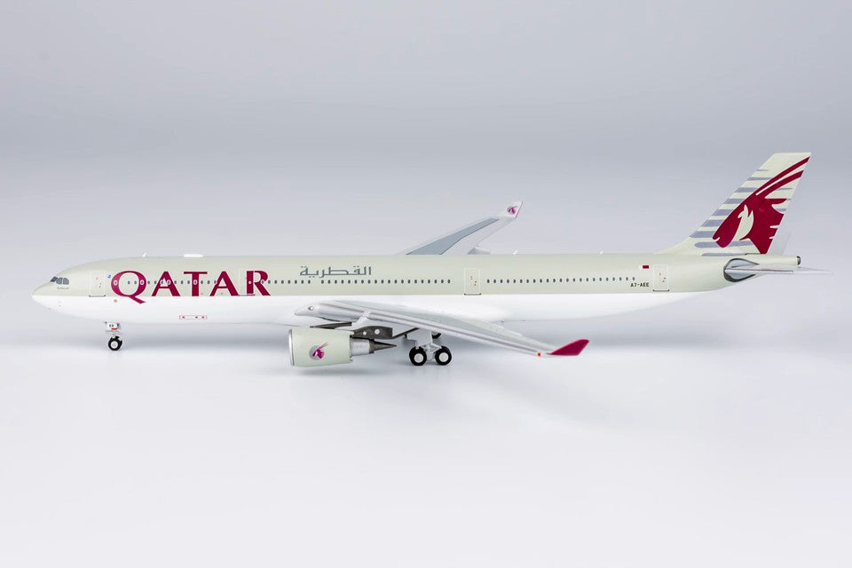 1:400 NG Model QATAR AIRBUS A330-300 Passenger Aircraft Diecast Airplane Model