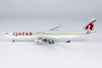 1:400 NG Model QATAR AIRBUS A330-300 Passenger Aircraft Diecast Airplane Model