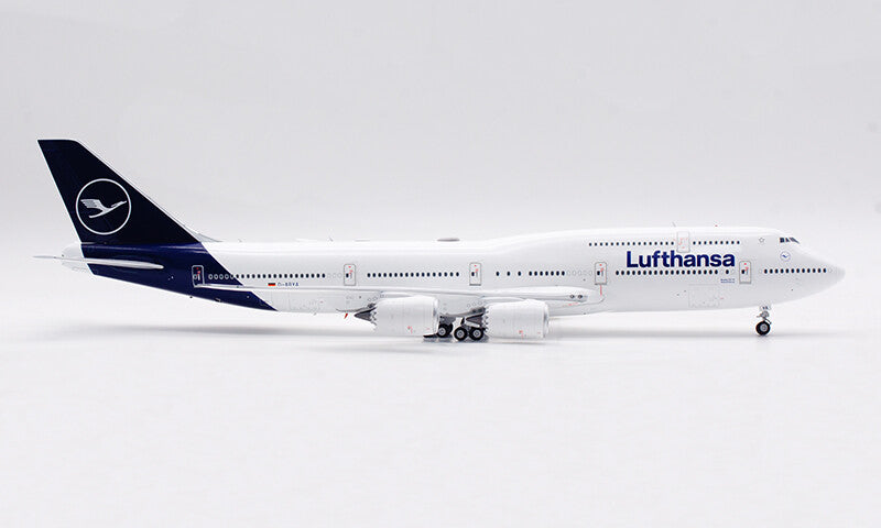 1:200 SQ Wings Lufthansa Boeing 747-8 D-ABYA Passenger Airplane Diecast Model