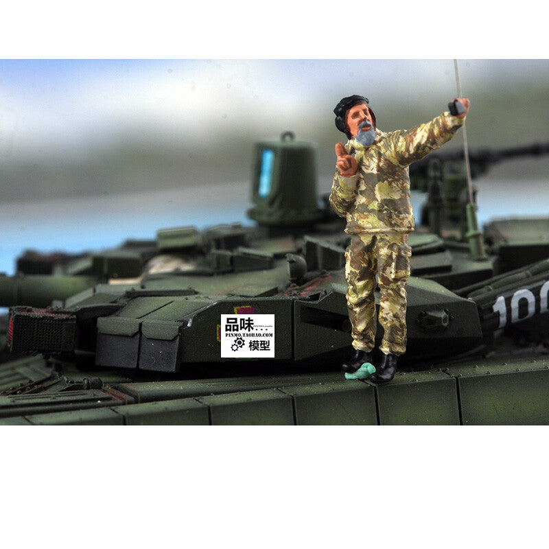 1/72 Ukrainian Tank Selfie Pose 1pcs Soldier Painted Colored Finished Model