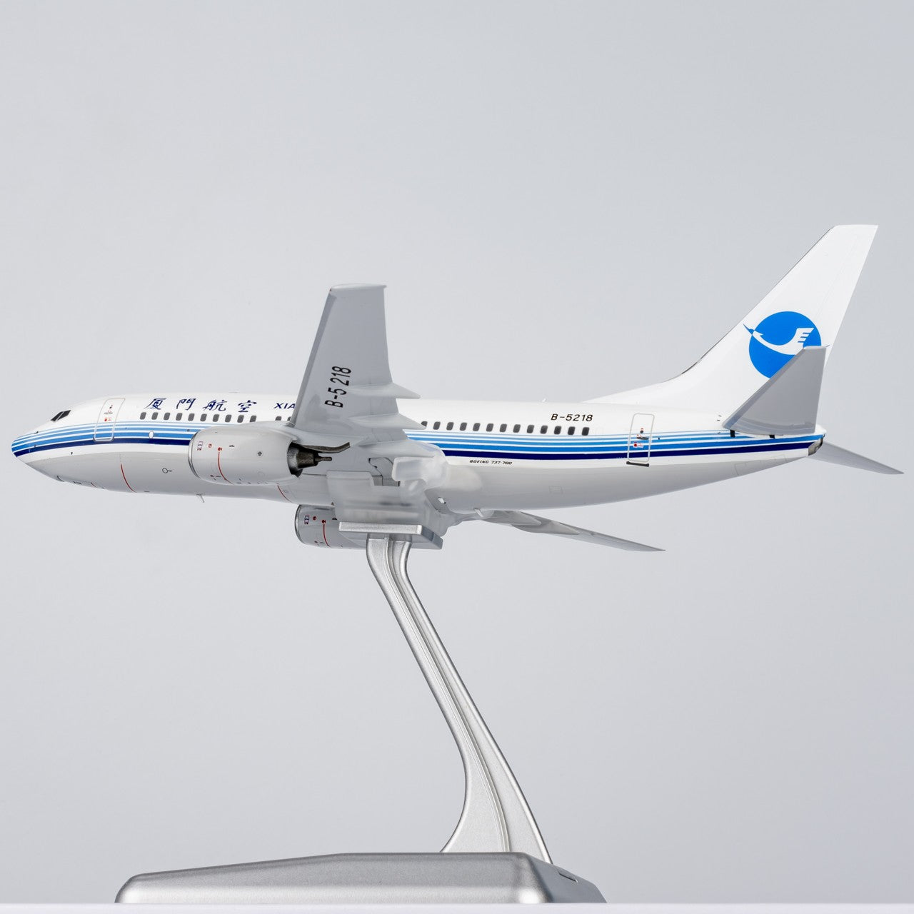 1:200 XiamenAir CCP XiamenAir B737-700 Passenger Airplane Diecast Plane Model