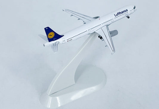 1:500 StarJets Lufthansa AIRBUS A321 Passenger Airplane Diecast Aircraft Model