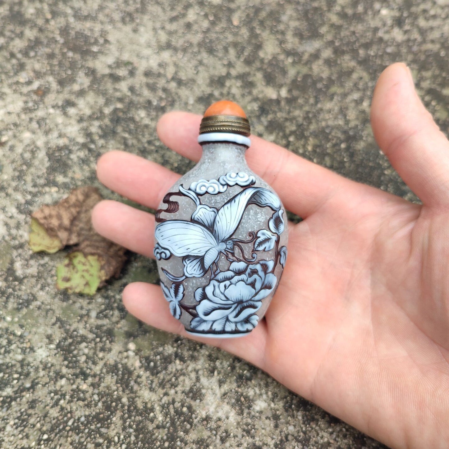 Old Peking Glass Snuff Bottle Insect Statue Beautiful Carving Sculpture Rare Art