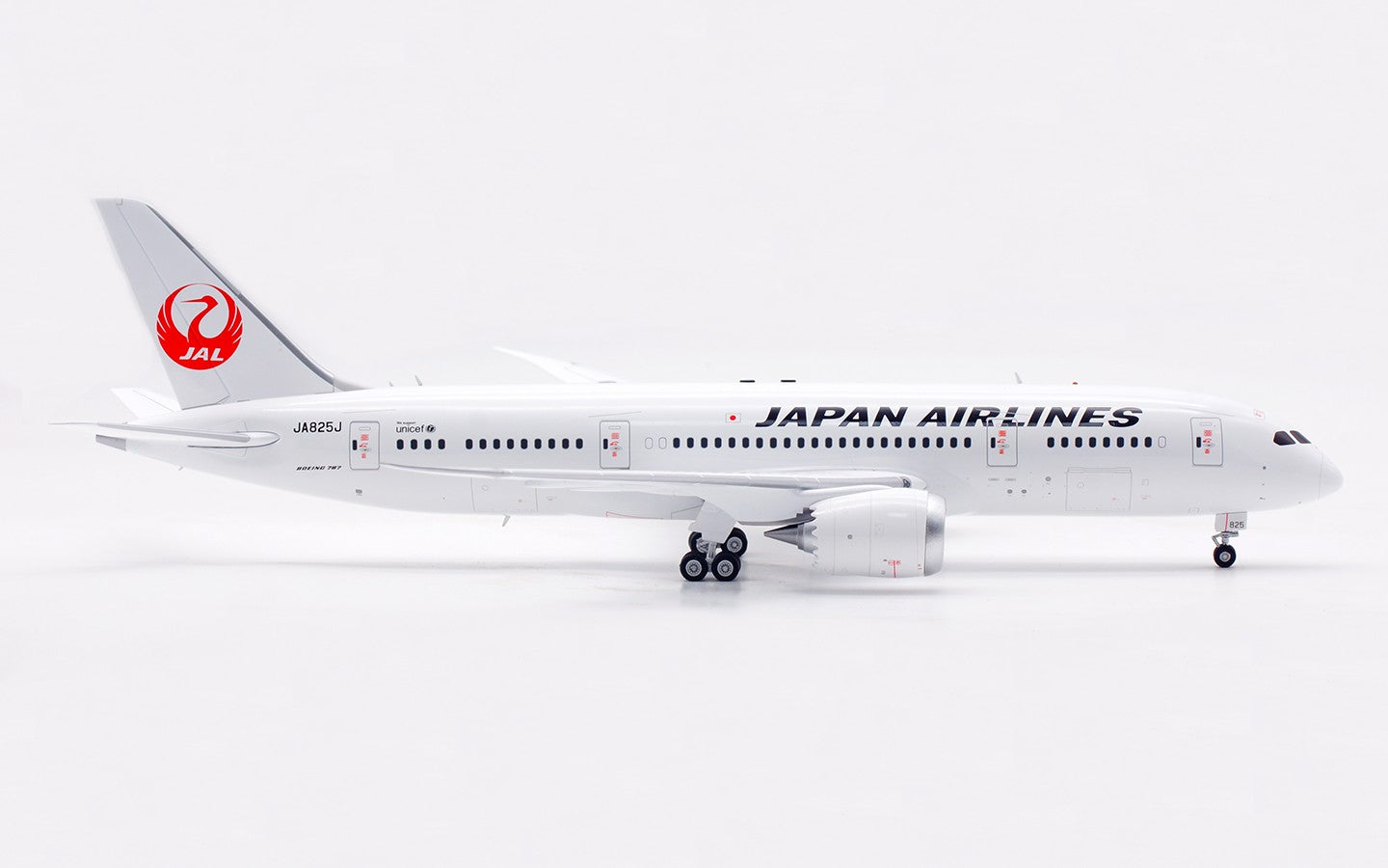 1:200 SQ Wings Japan Airlines B787-8 Passenger Airplane Diecast Aircraft Model