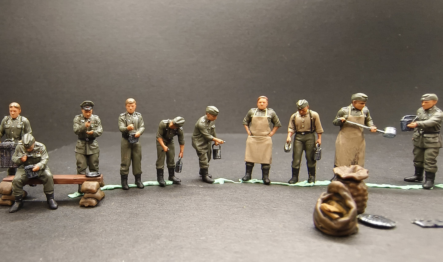 1/72 WW II Logistics Cooking Team The German Army Eating handpainted scene model