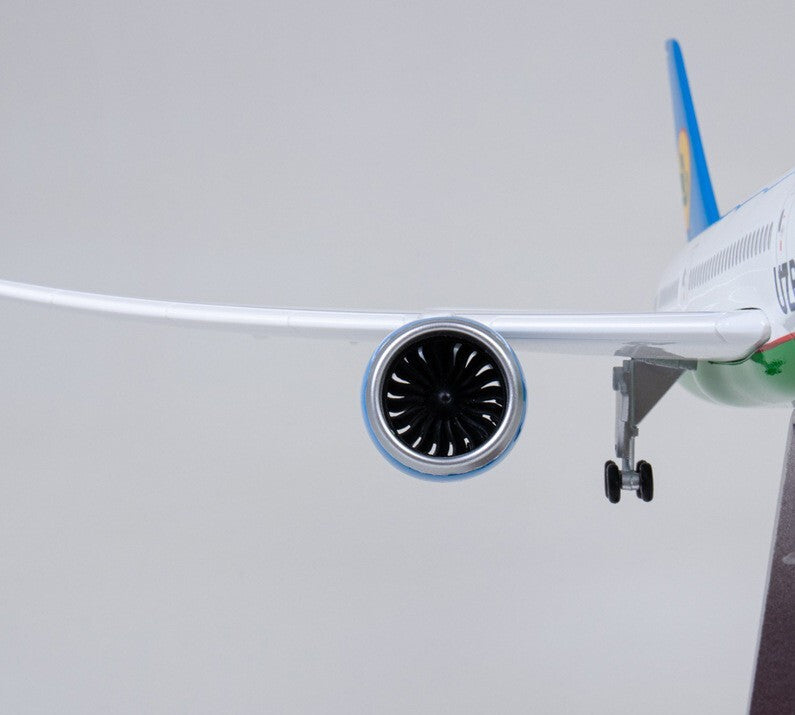 1:130 43CM UZBEKISTAN BOEING 787 Passenger Airplane Landing Gear Resin Model