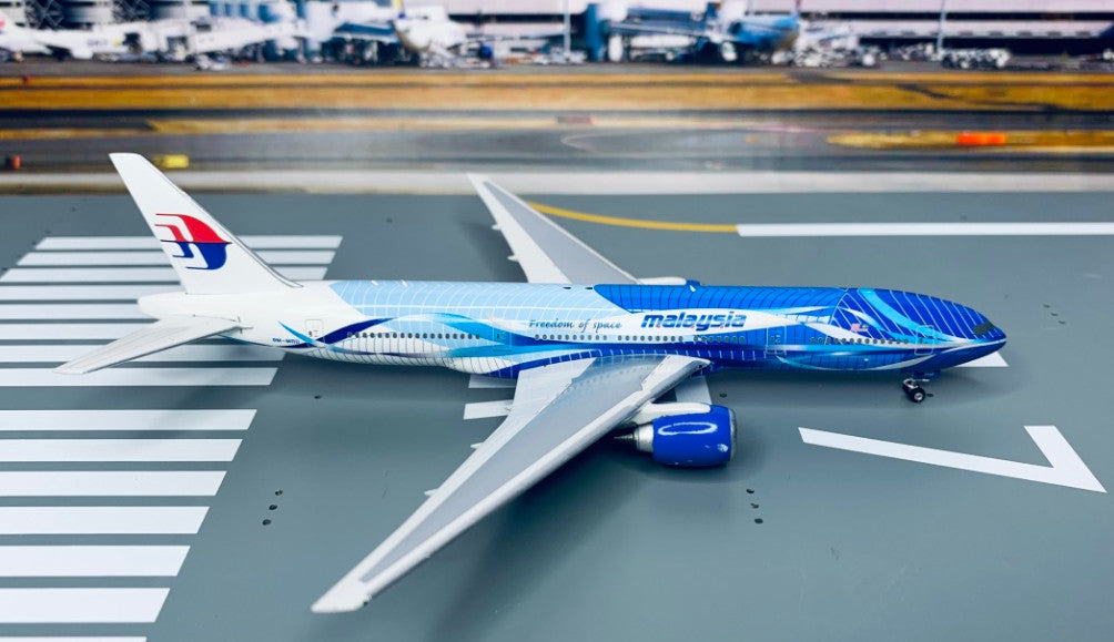 1:400 Phoenix Malaysia BOEING 777-200 Passenger Aircraft Diecast Airplane Model