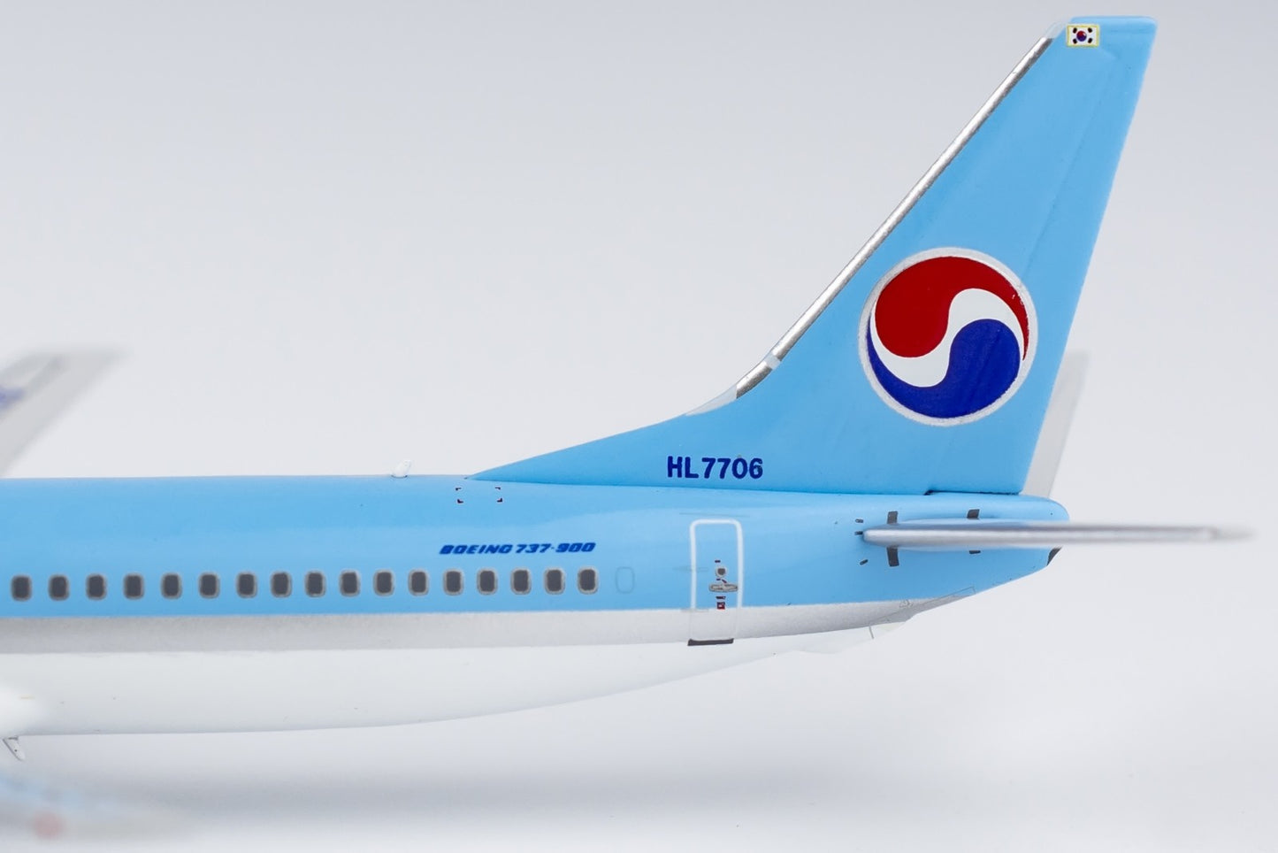 1:400 NGmodels Korean Air Boeing 737-900 Passenger Airplane Diecast Plane Model