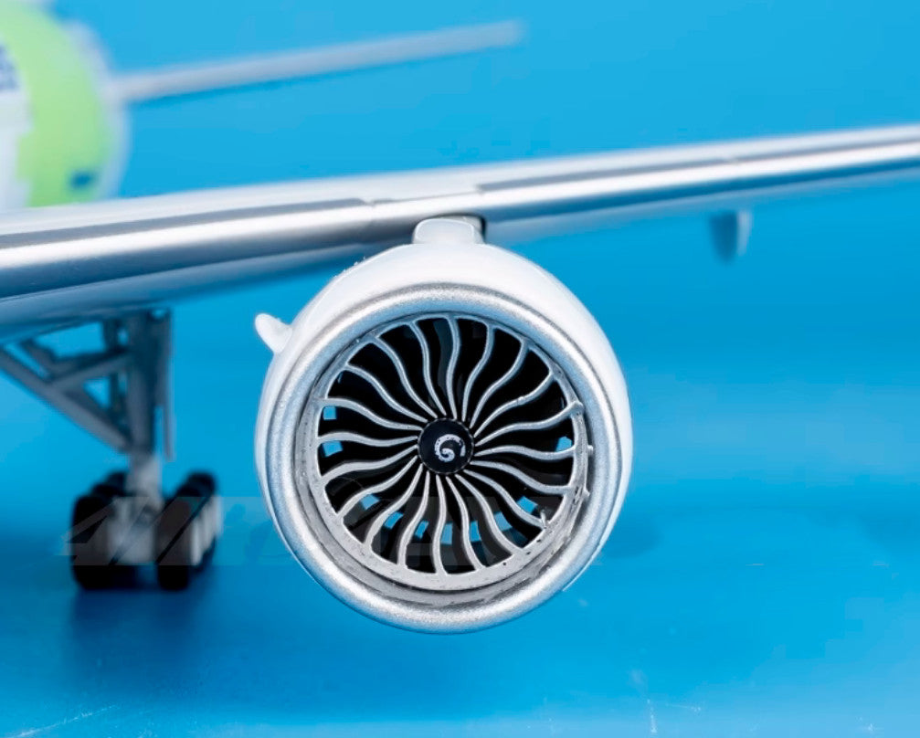 1:200 37CM JC Wings Kalitta Air BOEING 777-300ER Airplane Diecast Aircraft Model
