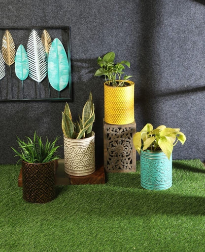 Multicolored Planter Set of 4, Colors - White, Black, Yellow, Blue