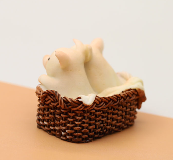 Little Pig in The Basket Statue Fairy Sculpture Tabletop Figurine Home Decor
