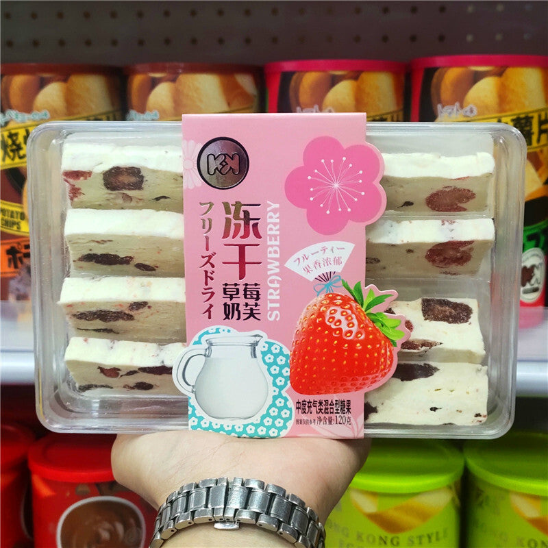 120g Thousand Layer Mango Milk Cake Freeze-Dried Strawberry Snowflake Snacks