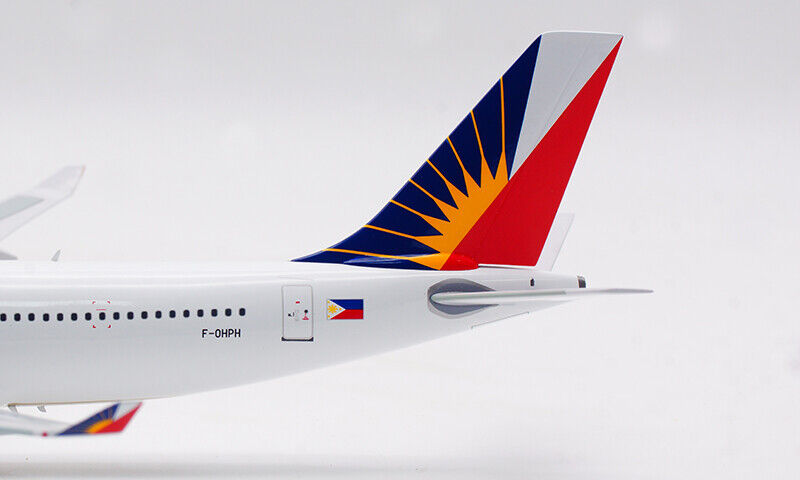 1:200 30CM InFlight Philippines AIRBUS A340-200 Aeroplane Diecast Aircraft Model