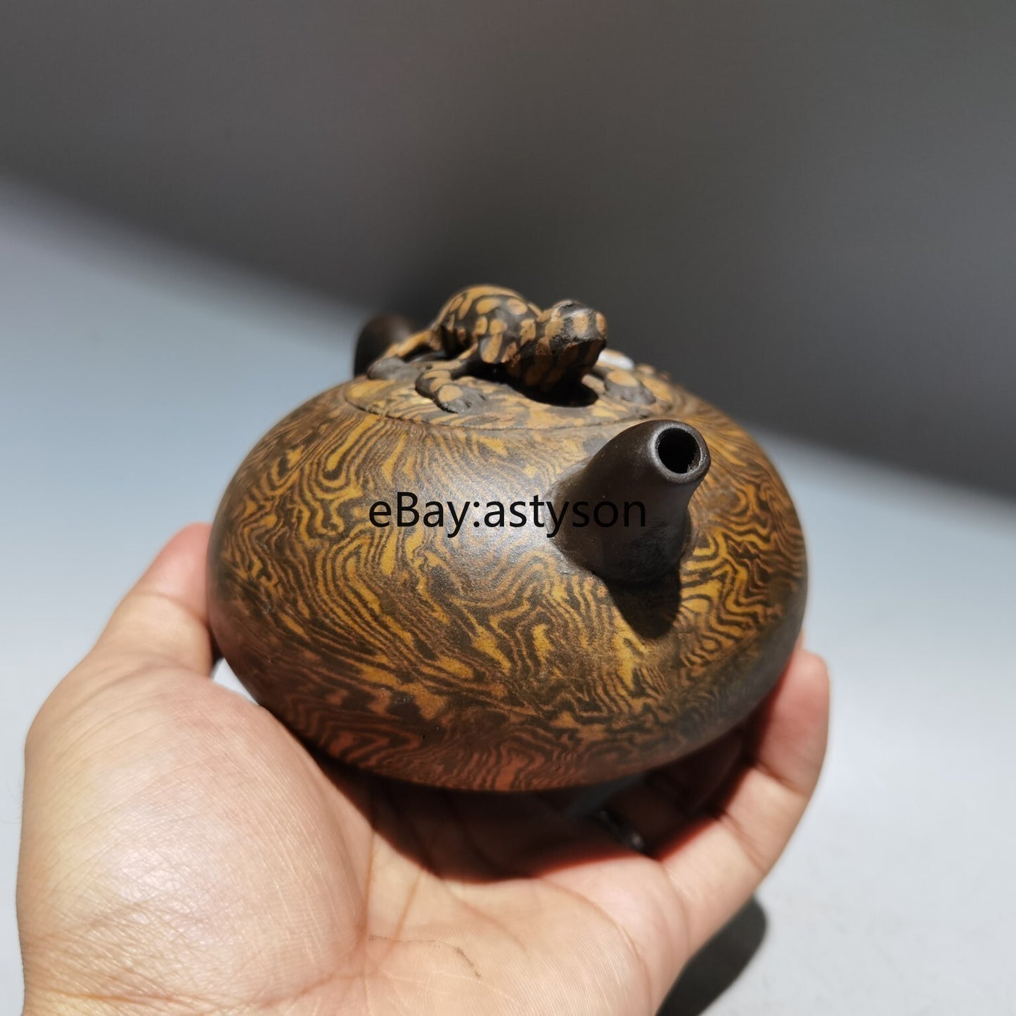 China Yixing Zisha Clay Handmade Carved Lizard Kung Fu Tea Exquisite Teapot 顾景舟