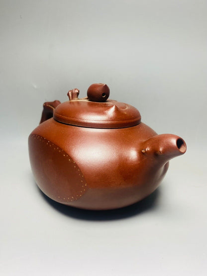 Chinese Yixing Zisha Clay Handmade Exquisite Teapot（寿桃 底款：汪寅仙）