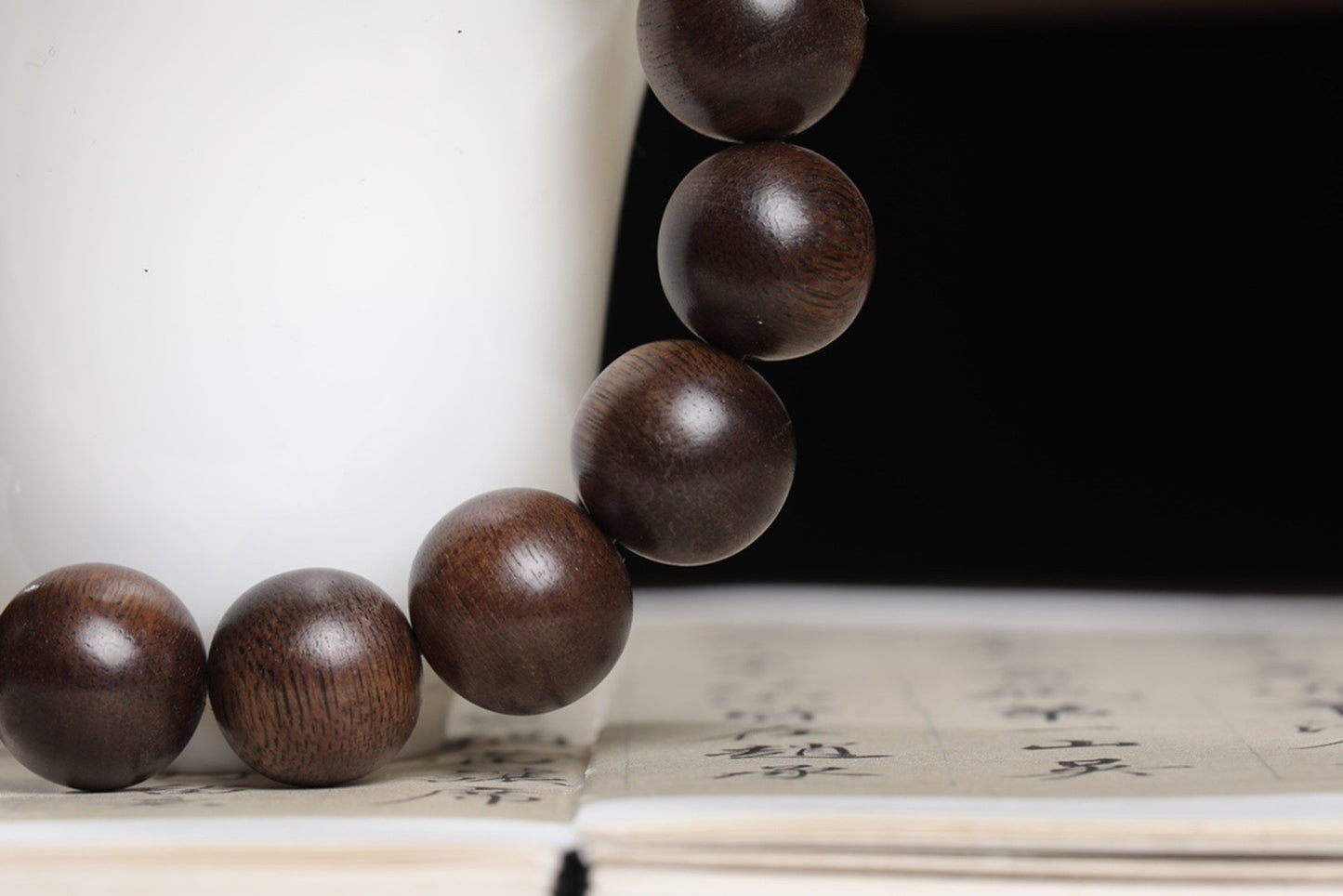 14mm Chinese Natural Eaglewood Handmade Exquisite Bracelets 31310