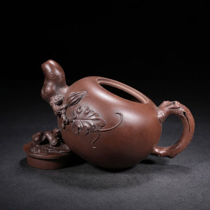 Chinese Yixing Zisha Clay Handmade Exquisite Teapot （萄趣 底款：汪寅仙）