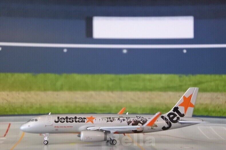1:400 Phoenix Jetstar AIRBUS A320 Passenger Airplane Diecast Aircraft Model