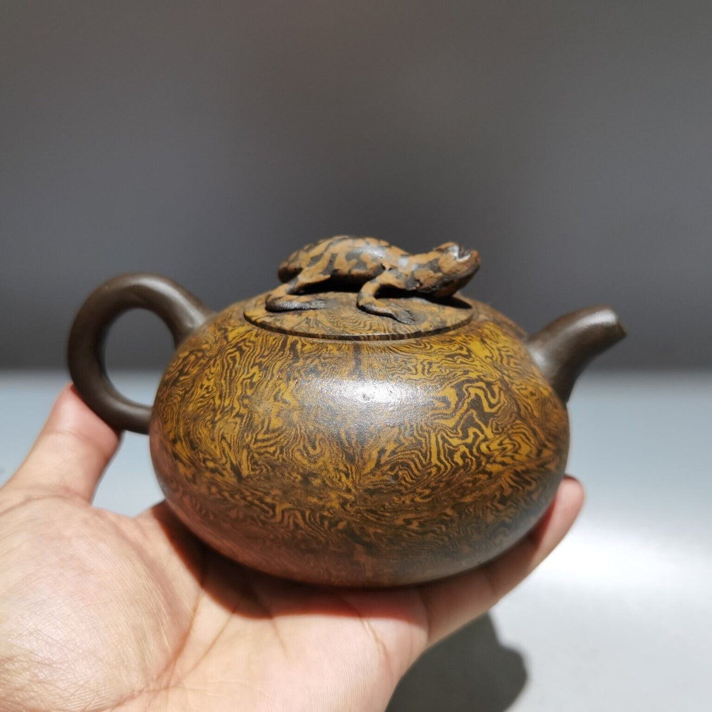 6" Chinese Yixing Zisha Clay Handmade carved lizard Kung Fu Tea Exquisite Teapot