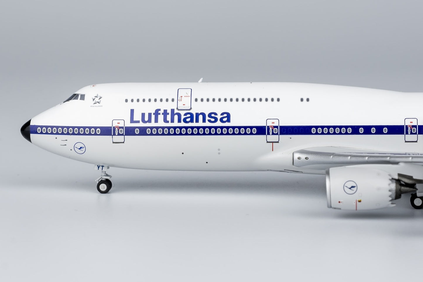 1:400 NGmodels Lufthansa B747-8 D-ABYT Passenger Airplane Diecast Plane Model