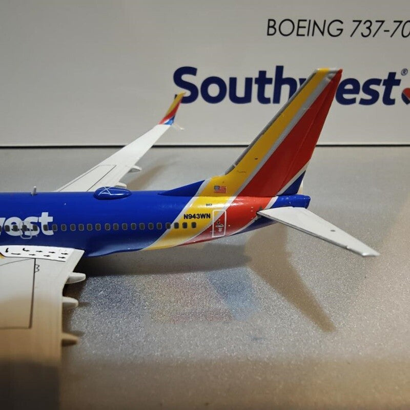 1:400 Geminijets Southwest Airlines B737-700W Passenger Airplane Diecast Model