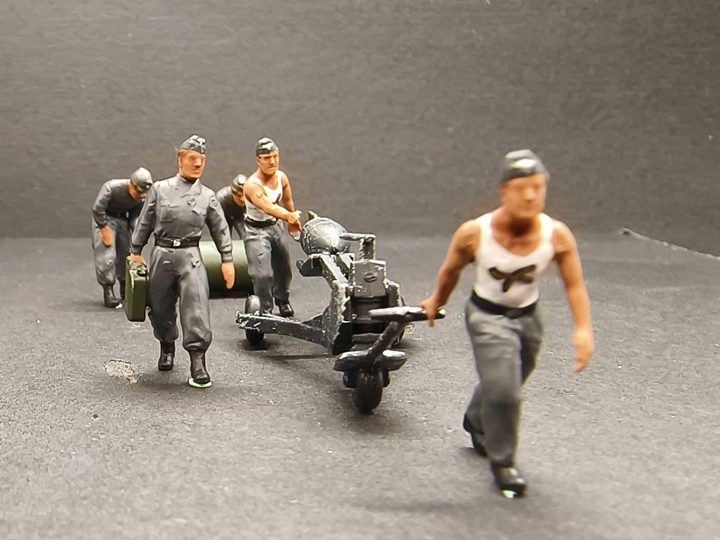 1/72 World War II German Air Force Ground Staff Soldier Model